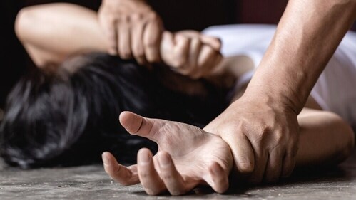 Men with the fewest or most sexual partners were generally less hostile towards women. (Shutterstock) Men with the fewest or most sexual partners were generally less hostile towards women. (Shutterstock)
