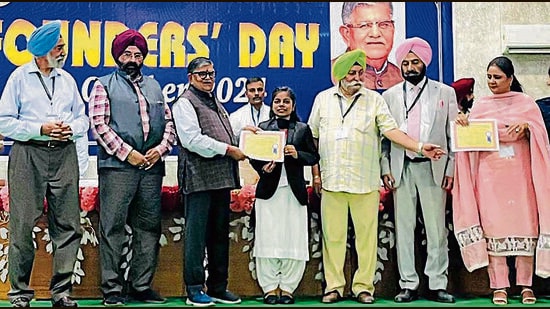 Punjab governor Gulab Chand Kataria at the Founders Day event of a trust in Sidhwan Khurd in Ludhiana on Monday. (HT Photo)