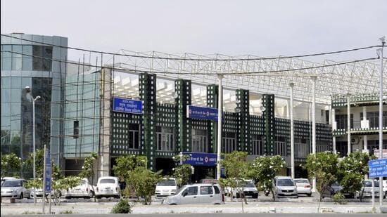 The authority has allotted one housing land parcel measuring 16,188 square metres to Splendor Landbase for ₹55.5 crore in Sector 18. The remaining eight plots are located in Sector 22D, which is on way to become a hub of the premium group housing projects. (Sunil Ghosh/HT Photo)