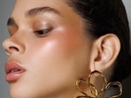 Blonzing, the fresh hybrid trend, blends blush and bronzer into one multitasking product. Think of it as the ultimate two-in-one formula that delivers a soft, dewy flush with a touch of warmth.