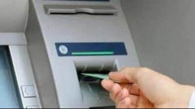 A senior citizen has fallen victim to ATM fraud, losing  ₹49,500 after a suspicious individual allegedly assisted him during an ATM transaction. The incident occurred on Sunday at the SBI ATM in Sector 15. (Getty image)