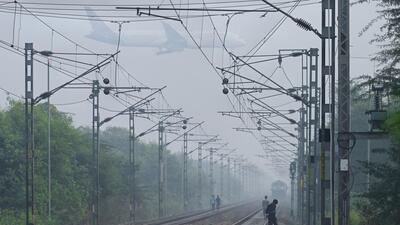 A thick haze over railway tracks in Dwarka. (Vipin Kumar/HT Photo) A thick haze over railway tracks in Dwarka. (Vipin Kumar/HT Photo)