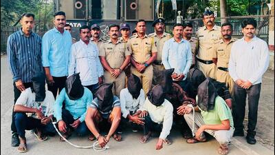 ATS and Ranjangaon MIDC police in a joint raid on Monday apprehended 21 Bangladeshi nationals on charges of illegal stay in the country. (HT)