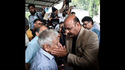 Jammu and Kashmir deputy chief minister Surinder Choudhary offers condolence to Jagdish Raj Abrol, father of Shashi Bhushan Abrol, who was killed among 7 persons in the 'Gagangir terror attack', in Jammu on Tuesday. (ANI)