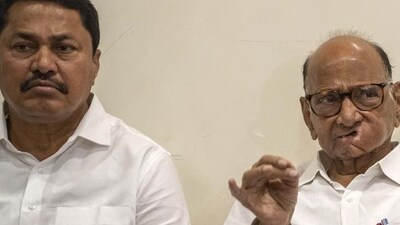 Mumbai, India - Aug. 28, 2024: Nana Patole, Sharad Pawar and Uddhav Thackeray interact with media at Matoshree, Bandra in Mumbai, India, on Wednesday, August 28, 2024. (Photo by Satish Bate/ Hindustan Times) (Hindustan Times) Mumbai, India - Aug. 28, 2024: Nana Patole, Sharad Pawar and Uddhav Thackeray interact with media at Matoshree, Bandra in Mumbai, India, on Wednesday, August 28, 2024. (Photo by Satish Bate/ Hindustan Times) (Hindustan Times)
