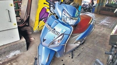 Thane, India - October 21, 2024: The accidents bike is kept at traffic office at Nitine company thane , 21-year-old Darshan Hegde was killed when he was hit by a speeding car near Nitin Company Signal while riding a bike and the driver fled the scene. ,in Thane,in Mumbai, India, on, Monday, October 21, 2024. ( Praful ÊGangurde /HT Photo )