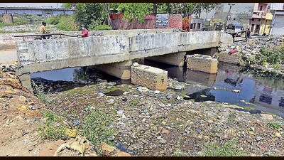 The CPCB had earlier ordered common effluent treatment plants to stop discharging treated wastewater into the Buddha Nullah. (HT File) The CPCB had earlier ordered common effluent treatment plants to stop discharging treated wastewater into the Buddha Nullah. (HT File)