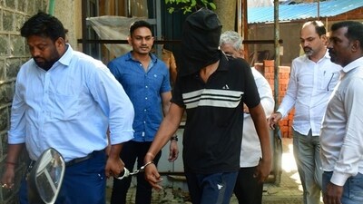 The accused were produced before the Esplanade metropolitan magistrate’s court on Monday. (Bhushan Koyande/HT Photo)