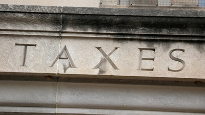 For 2025, the standard deduction for married couples rises to $30,000, while the tax-free gift limit increases to $19,000 per recipient. REUTERS/Andrew Kelly/File Photo (REUTERS)