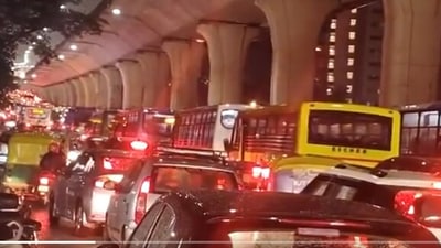 Massive traffic jam on Airport Road. (X) Massive traffic jam on Airport Road. (X)