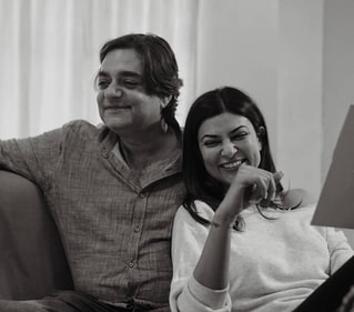 Chandrachur Singh with Sushmita Sen in Aarya. Chandrachur Singh with Sushmita Sen in Aarya.