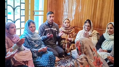 Jammu and Kashmir Peoples Democratic Party (JKPDP) president Mehbooba Mufti meets the family members of Dr Shanawaz Dar, who was killed in the recent 'Gagangir terror attack', in Budgam on Wednesday. (ANI) Jammu and Kashmir Peoples Democratic Party (JKPDP) president Mehbooba Mufti meets the family members of Dr Shanawaz Dar, who was killed in the recent 'Gagangir terror attack', in Budgam on Wednesday. (ANI)