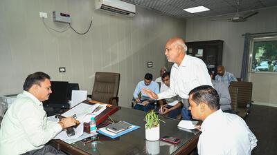 MCG commissioner Narhari Singh Bangar at the Samadhan Shivir in Gurugram Sector 34 on Wednesday. (Parveen Kumar/HT photo) MCG commissioner Narhari Singh Bangar at the Samadhan Shivir in Gurugram Sector 34 on Wednesday. (Parveen Kumar/HT photo)