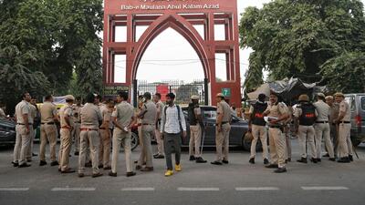 Police outside Jamia Millia Islamia on Wednesday. (Sanchit Khanna/HT Photo) Police outside Jamia Millia Islamia on Wednesday. (Sanchit Khanna/HT Photo)