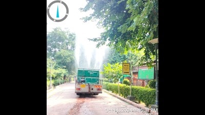 With rising pollution level, Agra Nagar Nigam is in action mode on roads. (Sourced) With rising pollution level, Agra Nagar Nigam is in action mode on roads. (Sourced)