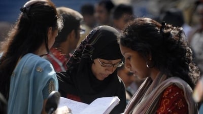 Students of class 10 in Maharashtra who fail to score 35, the minimum passing mark, in mathematics and science will now be eligible for admission to Class 11 provided they have secured at least 20 marks. (HT file)