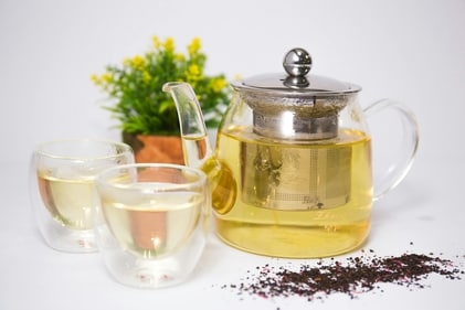 Herbal teas like Chamomile and ginger tea have low-calorie content. (Pexels)