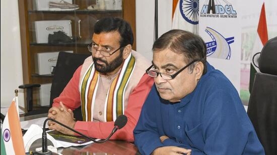 Haryana chief minister Nayab Singh Saini with Union minister Nitin Gadkari in New Delhi. (PTI)