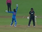 Sophie Devine was run out in a bizarre fashion during the 1st ODI