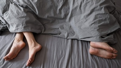 'Sleep divorce' is a rising trend as couples prioritise better sleep during vacations. (Freepik) 'Sleep divorce' is a rising trend as couples prioritise better sleep during vacations. (Freepik)
