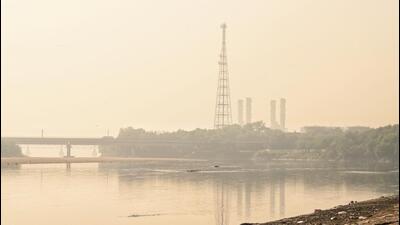 A hazy Thursday morning in Delhi. (Vipin Kumar/HT PHOTO) A hazy Thursday morning in Delhi. (Vipin Kumar/HT PHOTO)