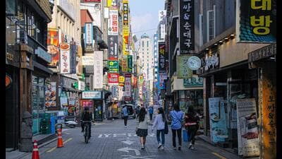 A street in downtown Seoul. (Shutterstock)
