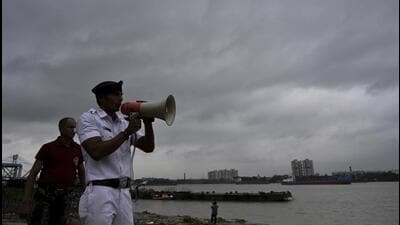 Cyclone Dana is likely to make landfall around midnight. (HT PHOTO) Cyclone Dana is likely to make landfall around midnight. (HT PHOTO)