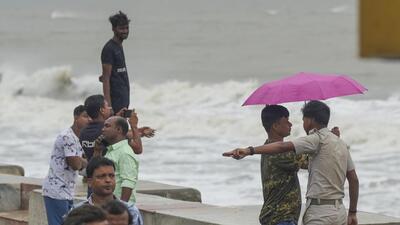 Cyclone Dana with wind gusts of up to 120 km per hour was expected to make landfall late on Thursday. (PTI) Cyclone Dana with wind gusts of up to 120 km per hour was expected to make landfall late on Thursday. (PTI)
