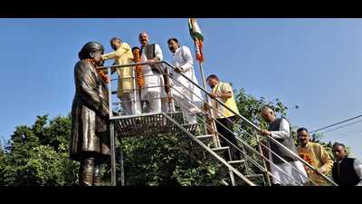 Former deputy CM Kavinder Gupta garlanding statue of Pt Prem Nath Dogra in Jammu on Thursday. (HT Photo)