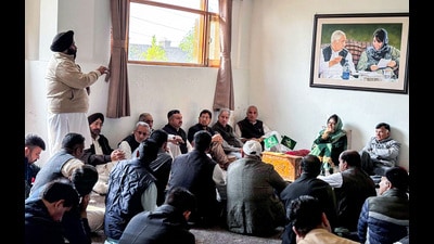 Jammu and Kashmir Peoples Democratic Party (JKPDP) president Mehbooba Mufti chairs a meeting with party senior leaders and contesting candidates to review the recent Jammu and Kashmir assembly elections in Jammu on Thursday. (ANI) Jammu and Kashmir Peoples Democratic Party (JKPDP) president Mehbooba Mufti chairs a meeting with party senior leaders and contesting candidates to review the recent Jammu and Kashmir assembly elections in Jammu on Thursday. (ANI)