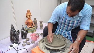 Live pottery making session at Maati Kala Mela at Khadi Bhawan, Daliganj, Lucknow (Deepak Gupta/HT) Live pottery making session at Maati Kala Mela at Khadi Bhawan, Daliganj, Lucknow (Deepak Gupta/HT)