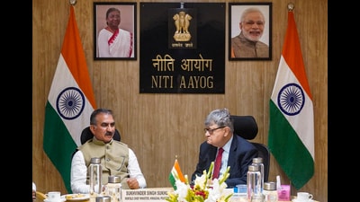 Niti Aayog vice-chairman Suman Bery with Himachal Pradesh chief minister Sukhvinder Singh Sukhu during a meeting at NITI Aayog in New Delhi. (PTI)