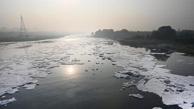 The polluted Yamuna River in New Delhi on Thursday. (Sunil Ghosh/HT Photo)