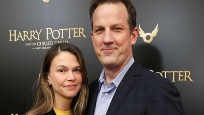Sutton Foster files for divorce from Ted Griffin after 10 years of marriage Sutton Foster files for divorce from Ted Griffin after 10 years of marriage