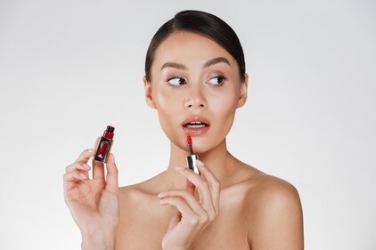 Liquid lipstick can give you a shiny, hydrated lips. (Freepik) Liquid lipstick can give you a shiny, hydrated lips. (Freepik)