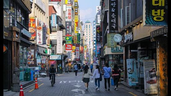 A street in downtown Seoul. (Shutterstock)