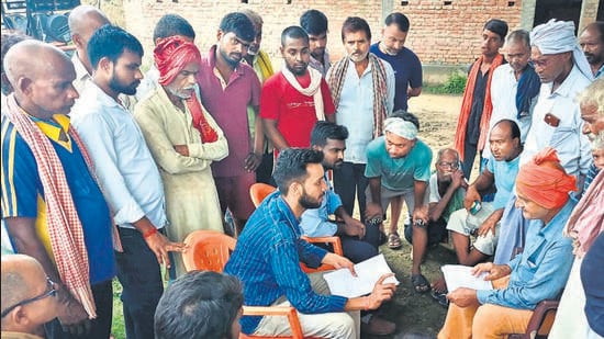 An official interacts with villagers during the land survey in Bihar on Thursday. (HT Photo)