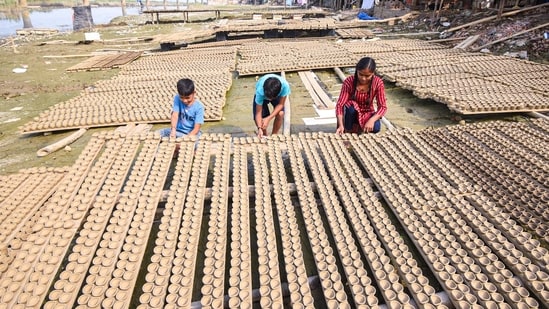 Children in Patna dry earthen lamps (Diyas) on Thursday in preparation for the upcoming Diwali festival. Lighting diyas is considered a key ritual in this celebration.(ANI photos)