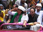 Bandra East MLA Zeeshan Siddique with his late father Baba Siddique in Mumbai.  (Raju Shinde/ HT file)
