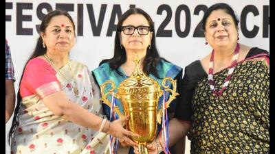 Chandigarh’s PU vice-chancellor Renu Vig (centre) and PGGCG-11 principal Anita Kaushal (right) with the zonal youth fest trophy on Friday. (HT Photo)