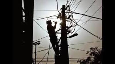Demanding the Old Pension Scheme (OPS), restoration of 51 abolished posts of engineers and reinstatement of 81 outsourced drivers, who were removed from the job, employees of Himachal Pradesh Electricity Board will hold protest on October 28. (HT File)