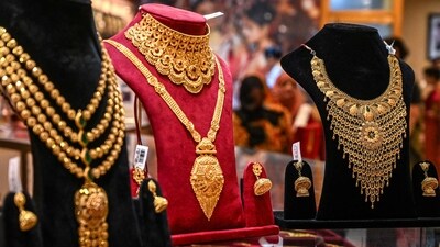 Gold jewellery kept on display inside a shop in Kolkata on July 23, 2024. (Dibyangshu Sarkar/AFP) Gold jewellery kept on display inside a shop in Kolkata on July 23, 2024. (Dibyangshu Sarkar/AFP)