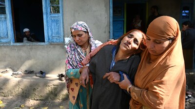 Mother of army porter Zahoor Ahamad Mir mourns at Barnate village of Baramulla district. (Waseem Andrabi /HT) Mother of army porter Zahoor Ahamad Mir mourns at Barnate village of Baramulla district. (Waseem Andrabi /HT)