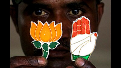 Nagpur: A vendor shows political badges of BJP and Congress at a shop, ahead of Maharashtra Assembly elections, in Nagpur, Tuesday, Oct. 22, 2024. (PTI Photo) (PTI) Nagpur: A vendor shows political badges of BJP and Congress at a shop, ahead of Maharashtra Assembly elections, in Nagpur, Tuesday, Oct. 22, 2024. (PTI Photo) (PTI)