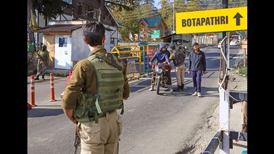 Security personnel keep vigil on the Gulmarg-Botapathri road during a search operation following a terror attack on an army vehicle, in Gulmarg, Jammu and Kashmir, on Friday. (PTI) Security personnel keep vigil on the Gulmarg-Botapathri road during a search operation following a terror attack on an army vehicle, in Gulmarg, Jammu and Kashmir, on Friday. (PTI)