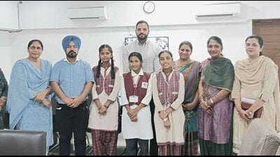 Students and teachers from School of Eminence discussed requirements with DC in Ludhiana on Friday. (HT Photo)