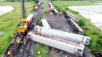 TThe accident spot where 13 coaches of Mysuru-Darbhanga Bagmati Superfast Express derailed on Friday. (ANI) TThe accident spot where 13 coaches of Mysuru-Darbhanga Bagmati Superfast Express derailed on Friday. (ANI)