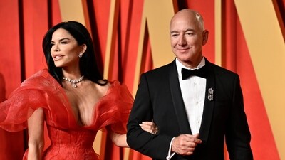 Lauren Sanchez, left, and Jeff Bezos arrive at the Vanity Fair Oscar Party. (Evan Agostini/Invision/AP) Lauren Sanchez, left, and Jeff Bezos arrive at the Vanity Fair Oscar Party. (Evan Agostini/Invision/AP)