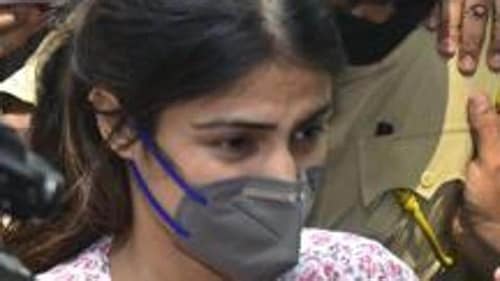 Rhea Chakraborty reached NCB office from her residence at Juhu Tara road in Mumbai, on September 6, 2020
(Photo by Anshuman Poyrekar/Hindustan Times) (HT PHOTO) Rhea Chakraborty reached NCB office from her residence at Juhu Tara road in Mumbai, on September 6, 2020
(Photo by Anshuman Poyrekar/Hindustan Times) (HT PHOTO)