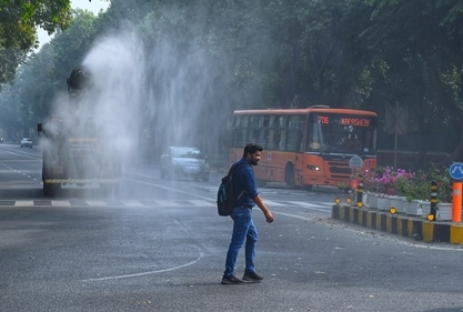 An Anti-smog truck is seen spraying mist to settle down the dust particles after the AQI increased at Ferozshah Road, in New Delhi, India (Photo by Vipin Kumar/ Hindustan Times) An Anti-smog truck is seen spraying mist to settle down the dust particles after the AQI increased at Ferozshah Road, in New Delhi, India (Photo by Vipin Kumar/ Hindustan Times)